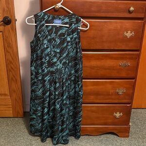 Vera Wang like new sleeveless dress patterned size 4 excellent use condition